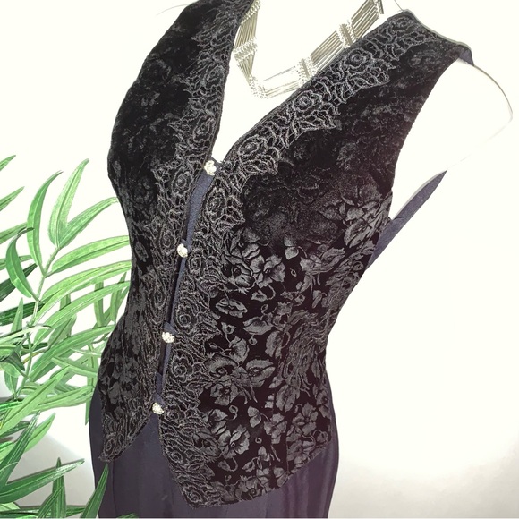 v i n t a g e :: Velvet Vest Bracade Embroidered Overall Back Tie - Picture 8 of 16